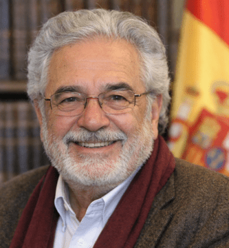 Retrato editorial de Gonzalo Celorio, ganador del Premio Cervantes 2025