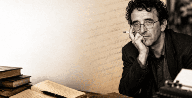 Imagen editorial sobre los 20 años del Premio Roberto Bolaño para jóvenes escritores chilenos.