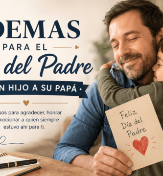 Padre abrazando a su hijo con una tarjeta del Día del Padre, ideal para poemas de hijo a padre.