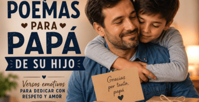 Padre abrazado por su hijo mientras sostiene una tarjeta de agradecimiento en una escena familiar emotiva para poemas para papá de su hijo