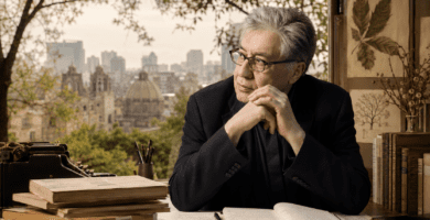 Escritor reflexiona en su estudio sobre poesía, ciudad y naturaleza en México.