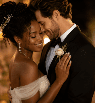 Pareja interracial de novios abrazándose con ternura en una boda, representando amor romántico, compromiso y poesía para matrimonio.